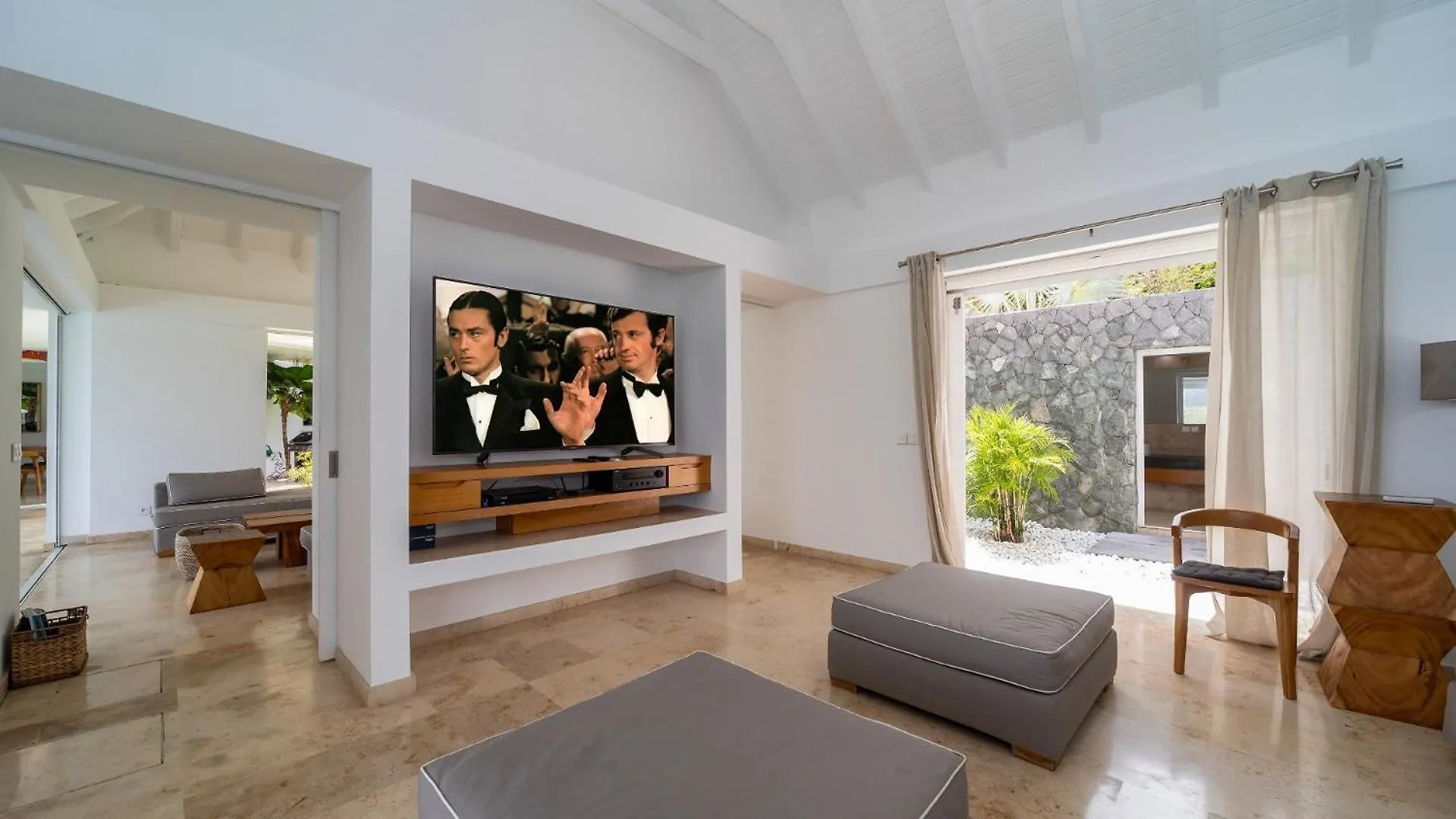Superb Villa With Tasteful Decoration St. Barthelemy