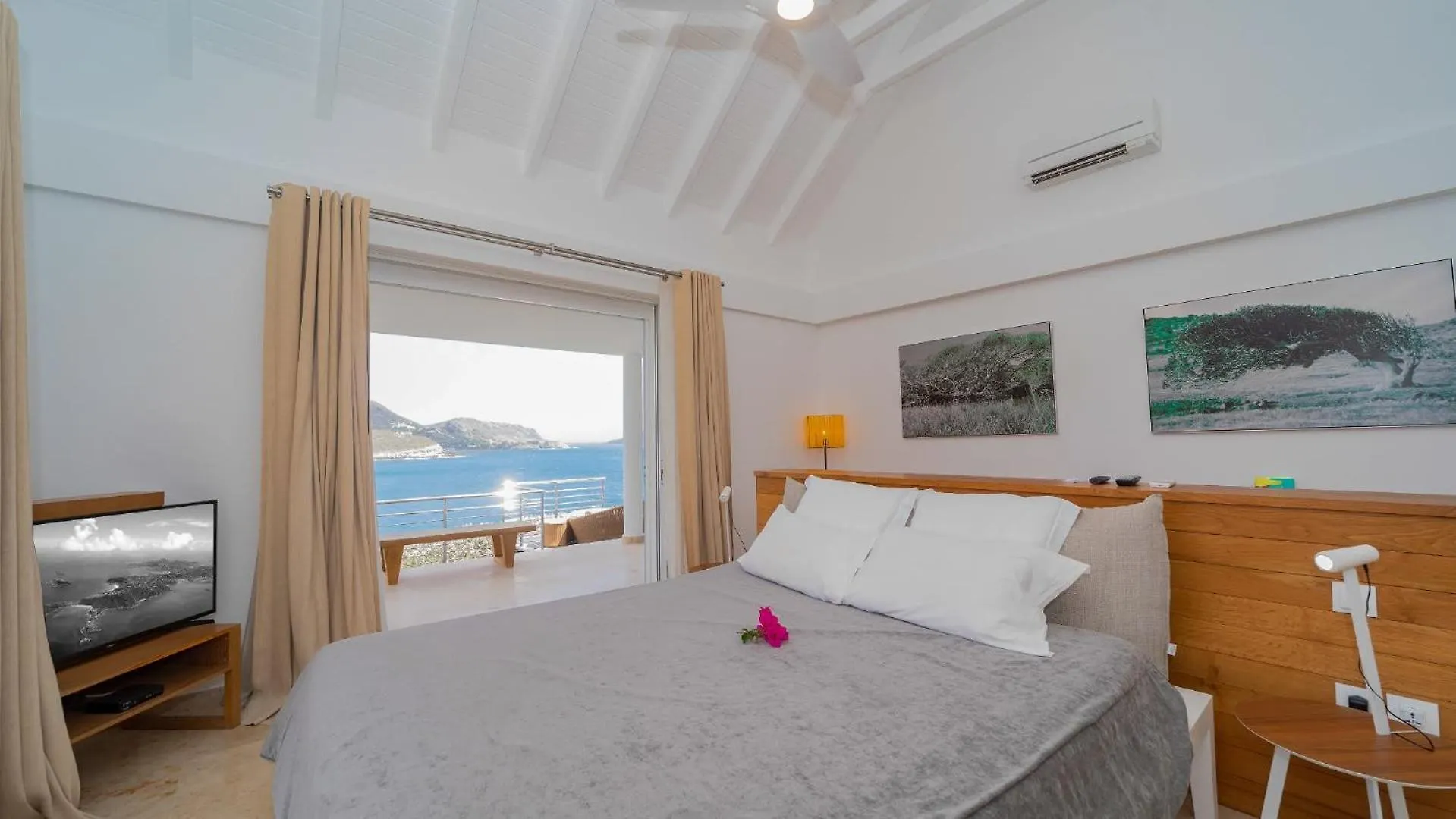 Superb Villa With Tasteful Decoration St. Barthelemy