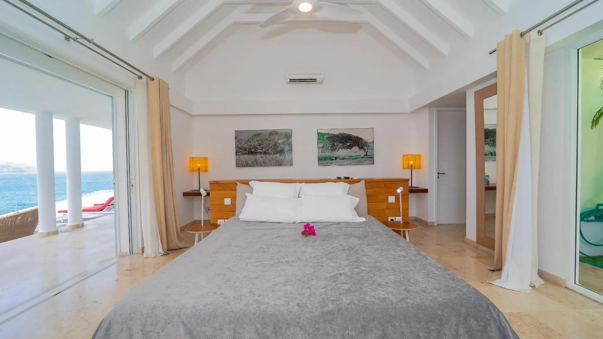 Superb Villa With Tasteful Decoration St. Barthelemy
