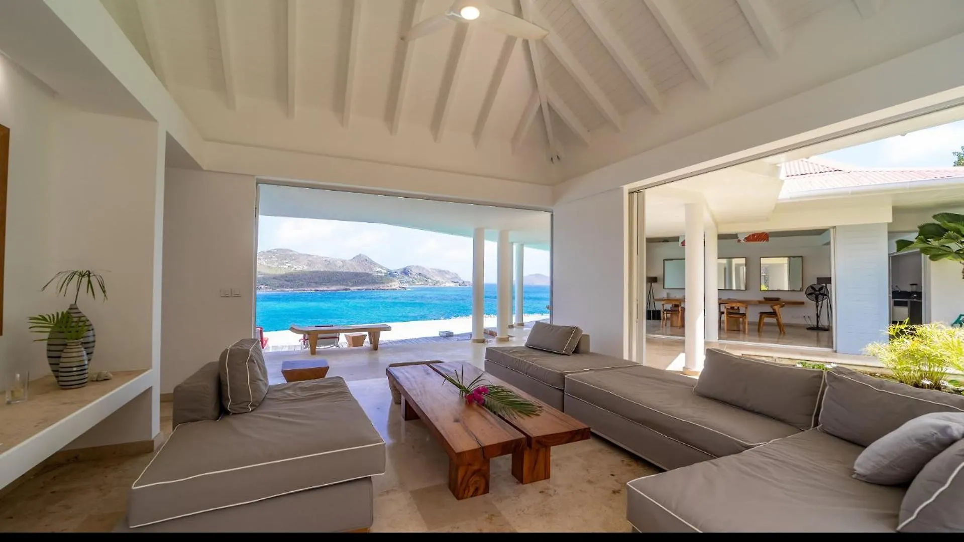 Superb Villa With Tasteful Decoration St. Barthelemy سانت بارتيليمي