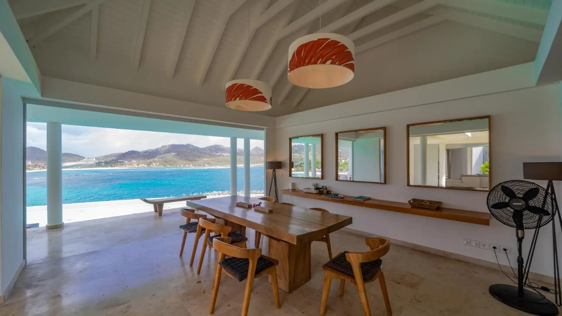 Superb Villa With Tasteful Decoration St. Barthelemy